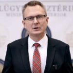 Rétvári Bence: Tíz vadonatúj busz érkezett Vácra és a környező településekre Retvari-Bence-780×470-1-1