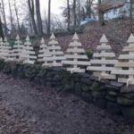 Karácsonyi mese felnőtteknek - Az átváltozott raklapok ünnepi fényei raklapfenyő erdő2