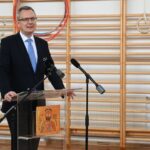 Rétvári Bence: újabb 10 százalékkal emelkedik a tanítók, a tanárok és az óvónők bére retvari-bence-tornaszoba-sajtotajekoztato-vac-1024×576