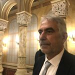 Géza öltönyös portré