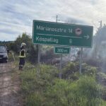 Gőzmozdony miatt gyulladt ki a vasúti töltés több helyen a Dunakanyarban tűz